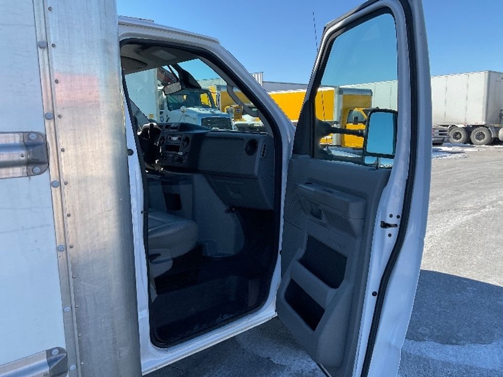 Light Duty Box Truck-Light and Medium Duty Trucks-Ford-2022-E350-Poplar Bluff-MO-107,405\n\t\tmiles-$ 29,250 - Image 19