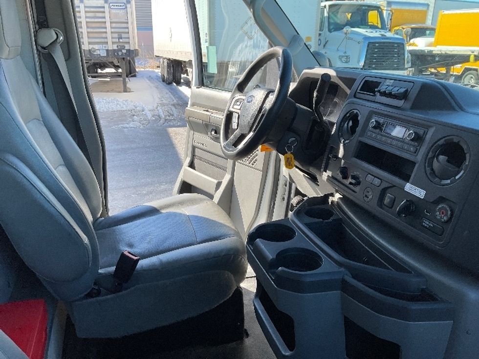 Light Duty Box Truck-Light and Medium Duty Trucks-Ford-2022-E350-Poplar Bluff-MO-107,405\n\t\tmiles-$ 29,250 - Image 21