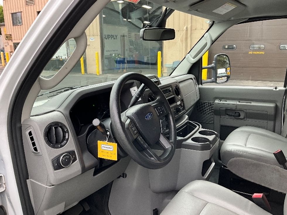 Light Duty Box Truck-Light and Medium Duty Trucks-Ford-2022-E350-Portland-OR-101,759\n\t\tmiles-$ 31,250 - Image 17