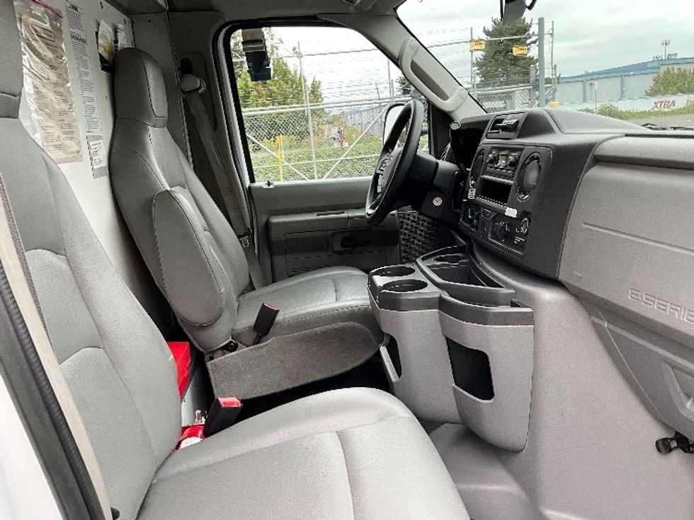Light Duty Box Truck-Light and Medium Duty Trucks-Ford-2022-E350-Portland-OR-101,759\n\t\tmiles-$ 31,250 - Image 22