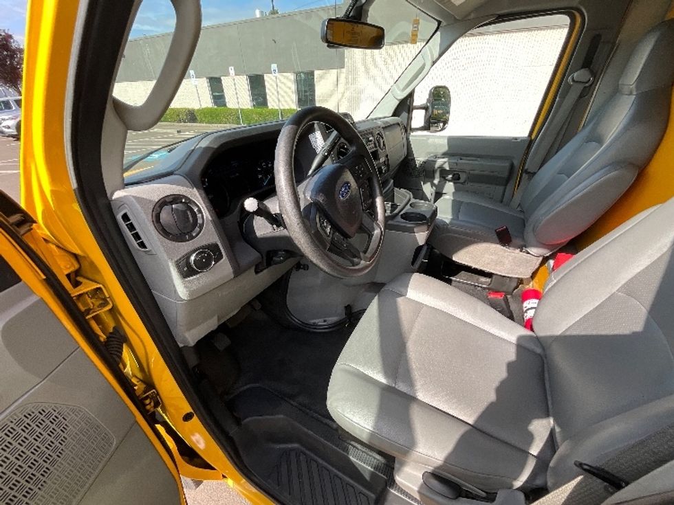 Light Duty Box Truck-Light and Medium Duty Trucks-Ford-2022-E350-Portland-OR-113,045\n\t\tmiles-$ 24,750 - Image 16
