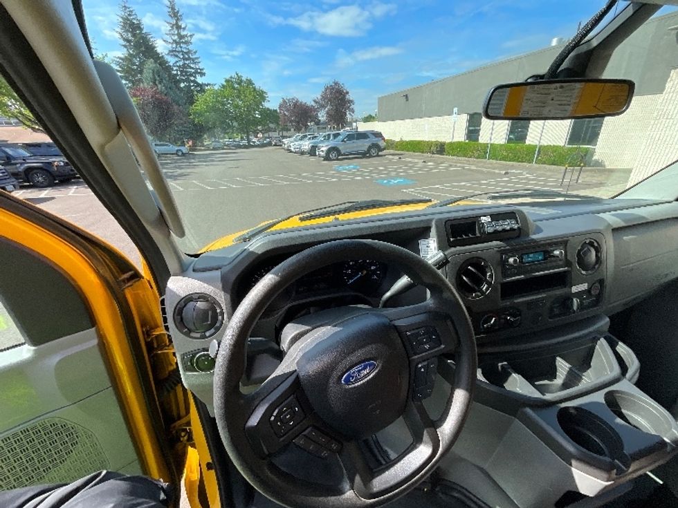 Light Duty Box Truck-Light and Medium Duty Trucks-Ford-2022-E350-Portland-OR-113,045\n\t\tmiles-$ 24,750 - Image 17