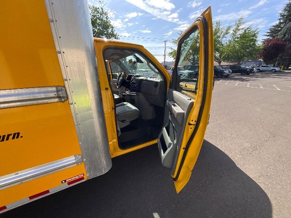 Light Duty Box Truck-Light and Medium Duty Trucks-Ford-2022-E350-Portland-OR-113,045\n\t\tmiles-$ 24,750 - Image 19