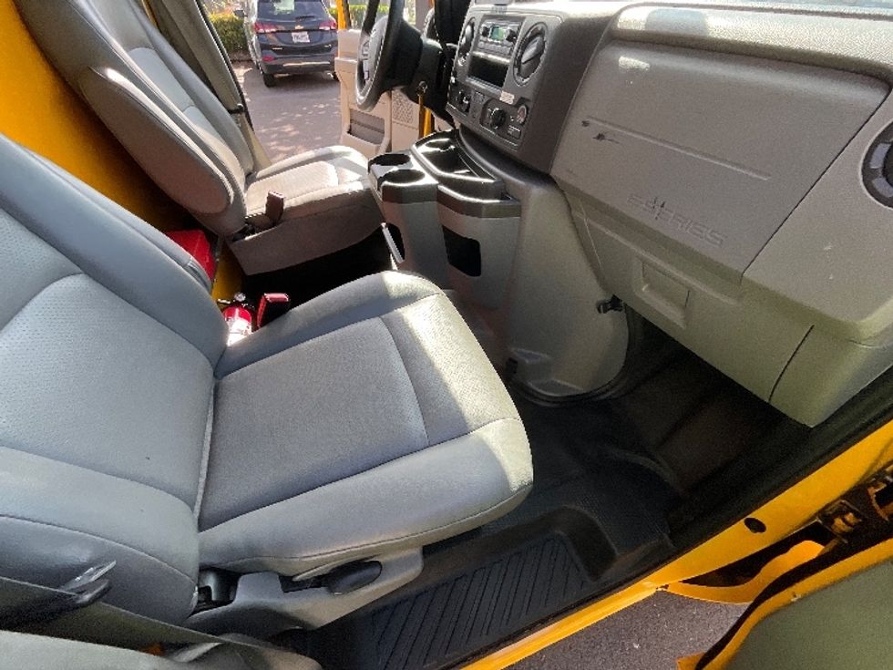 Light Duty Box Truck-Light and Medium Duty Trucks-Ford-2022-E350-Portland-OR-113,045\n\t\tmiles-$ 24,750 - Image 21