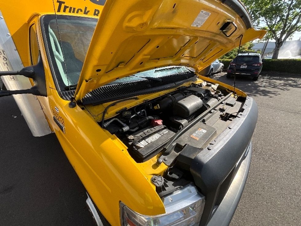 Light Duty Box Truck-Light and Medium Duty Trucks-Ford-2022-E350-Portland-OR-113,045\n\t\tmiles-$ 24,750 - Image 22
