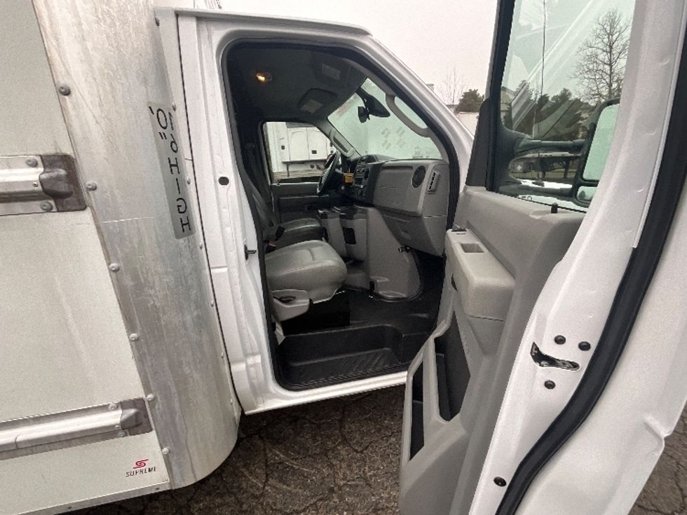 Light Duty Box Truck-Light and Medium Duty Trucks-Ford-2022-E350-Portland-OR-72,372\n\t\tmiles-$ 43,000 - Image 20