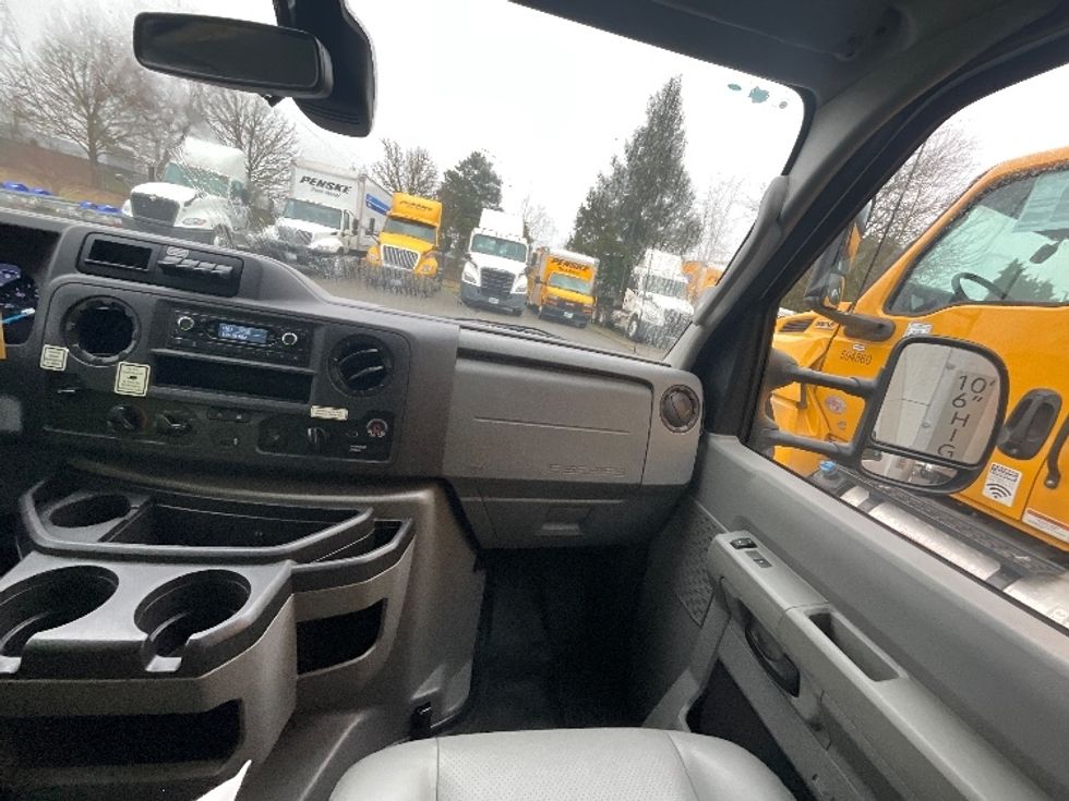 Light Duty Box Truck-Light and Medium Duty Trucks-Ford-2022-E350-Portland-OR-72,372\n\t\tmiles-$ 43,000 - Image 21