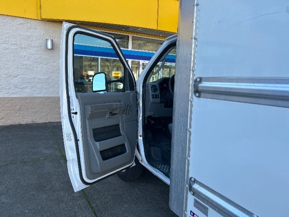 Light Duty Box Truck-Light and Medium Duty Trucks-Ford-2022-E350-Portland-OR-97,501\n\t\tmiles-$ 32,500 - Image 15