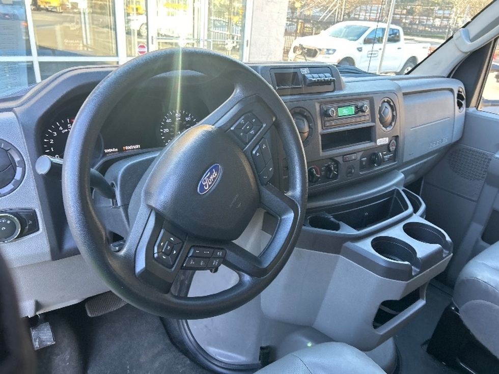 Light Duty Box Truck-Light and Medium Duty Trucks-Ford-2022-E350-Portland-OR-97,501\n\t\tmiles-$ 32,500 - Image 16