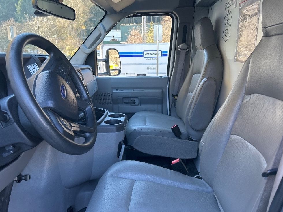 Light Duty Box Truck-Light and Medium Duty Trucks-Ford-2022-E350-Portland-OR-97,501\n\t\tmiles-$ 32,500 - Image 18
