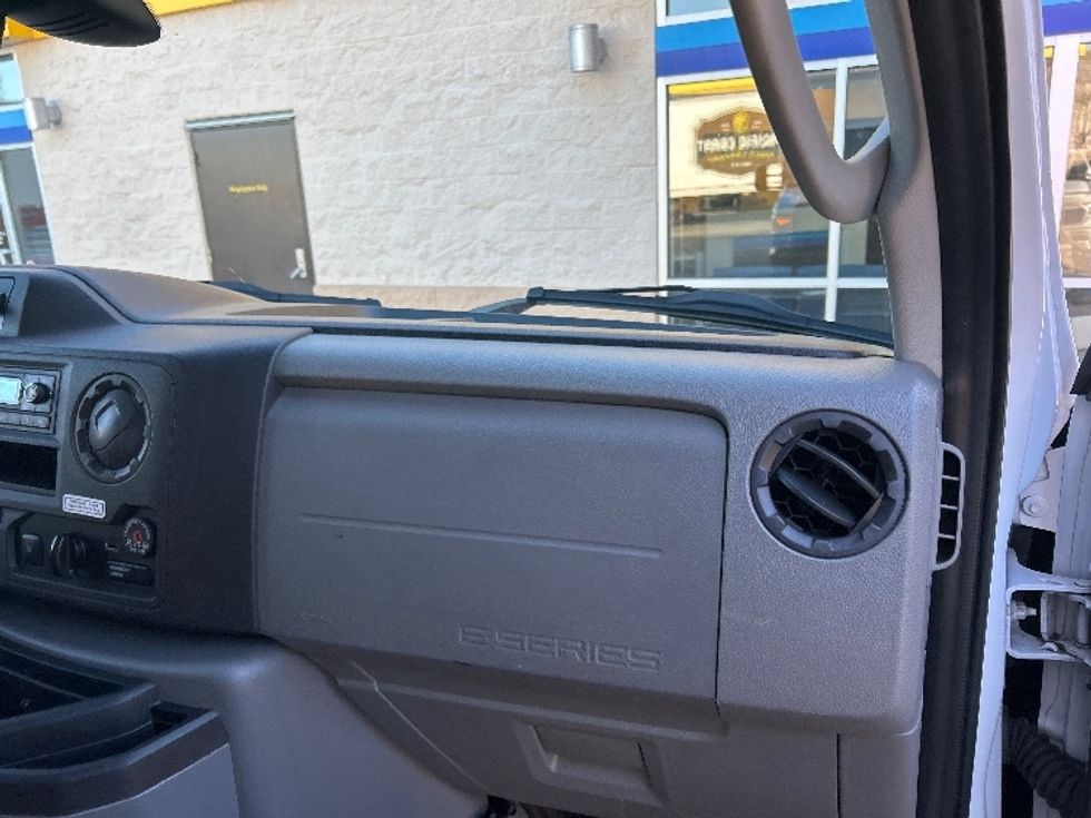 Light Duty Box Truck-Light and Medium Duty Trucks-Ford-2022-E350-Portland-OR-97,501\n\t\tmiles-$ 32,500 - Image 20