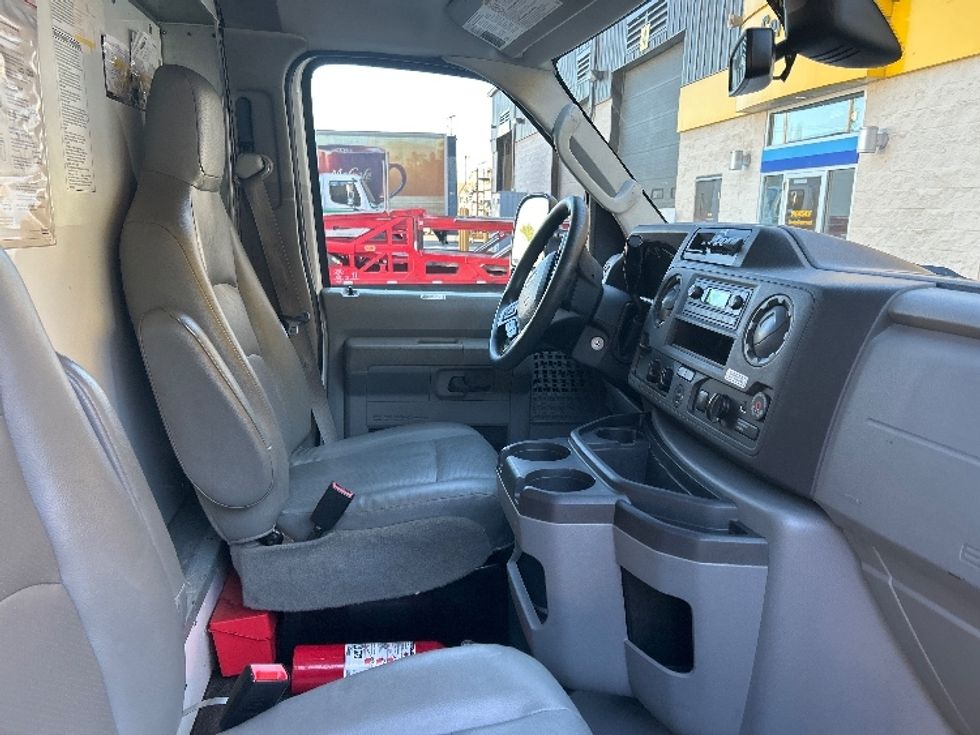 Light Duty Box Truck-Light and Medium Duty Trucks-Ford-2022-E350-Portland-OR-97,501\n\t\tmiles-$ 32,500 - Image 21