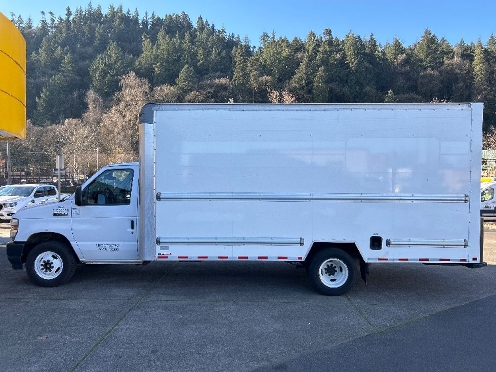 Light Duty Box Truck-Light and Medium Duty Trucks-Ford-2022-E350-Portland-OR-97,501\n\t\tmiles-$ 32,500 - Image 4