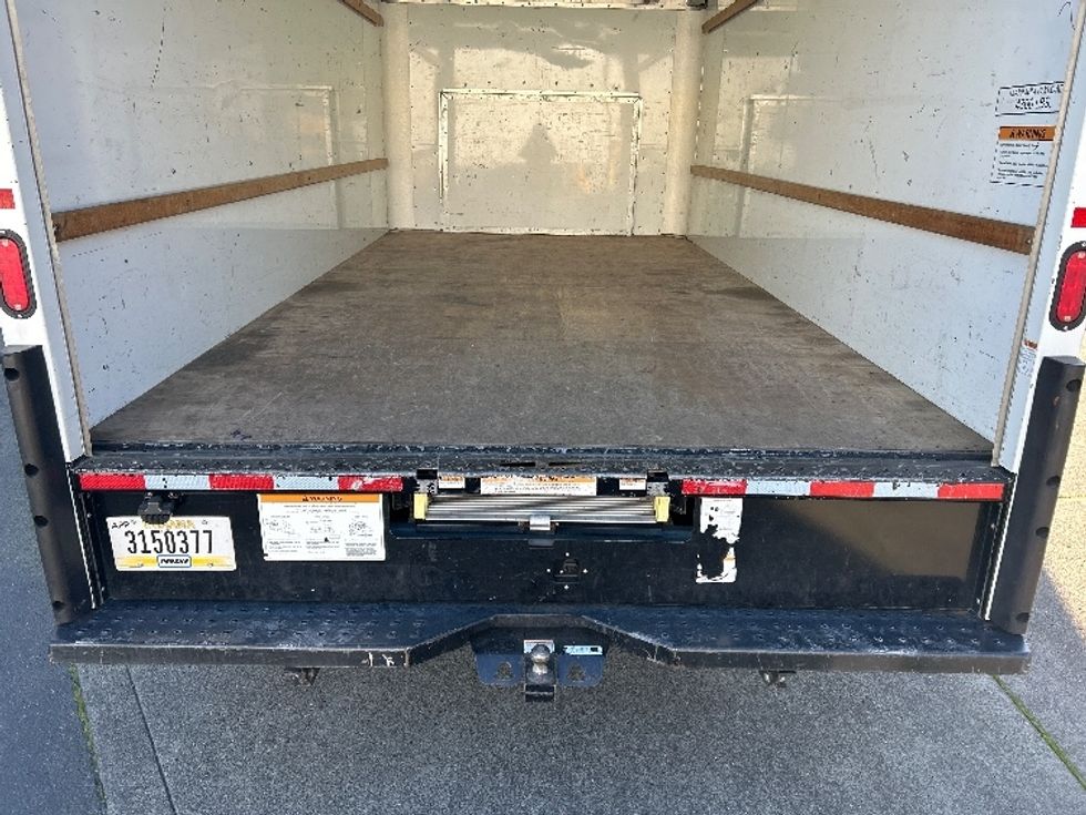 Light Duty Box Truck-Light and Medium Duty Trucks-Ford-2022-E350-Portland-OR-97,501\n\t\tmiles-$ 32,500 - Image 9