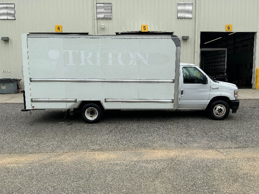 Light Duty Box Truck-Light and Medium Duty Trucks-Ford-2022-E350-Prince George-VA-110,237\n\t\tmiles-$ 30,250 - Image 16