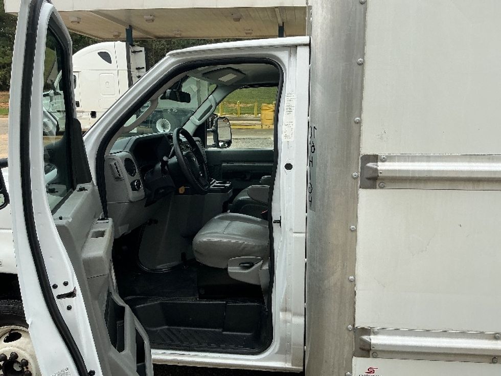 Light Duty Box Truck-Light and Medium Duty Trucks-Ford-2022-E350-Prince George-VA-110,237\n\t\tmiles-$ 30,250 - Image 17