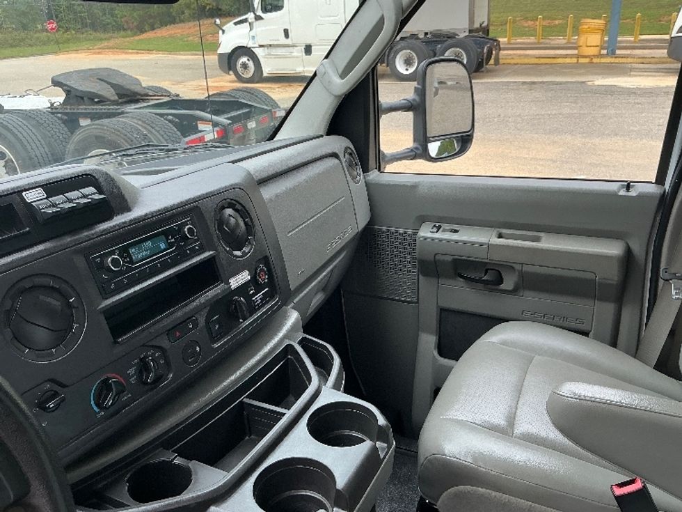 Light Duty Box Truck-Light and Medium Duty Trucks-Ford-2022-E350-Prince George-VA-110,237\n\t\tmiles-$ 30,250 - Image 19