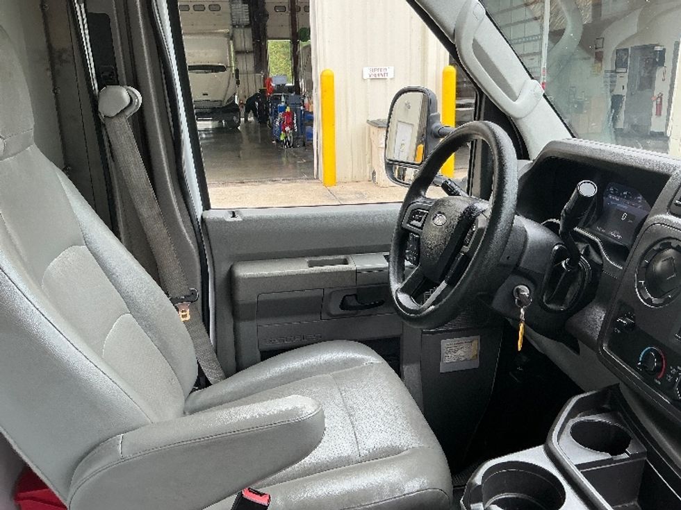 Light Duty Box Truck-Light and Medium Duty Trucks-Ford-2022-E350-Prince George-VA-110,237\n\t\tmiles-$ 30,250 - Image 22