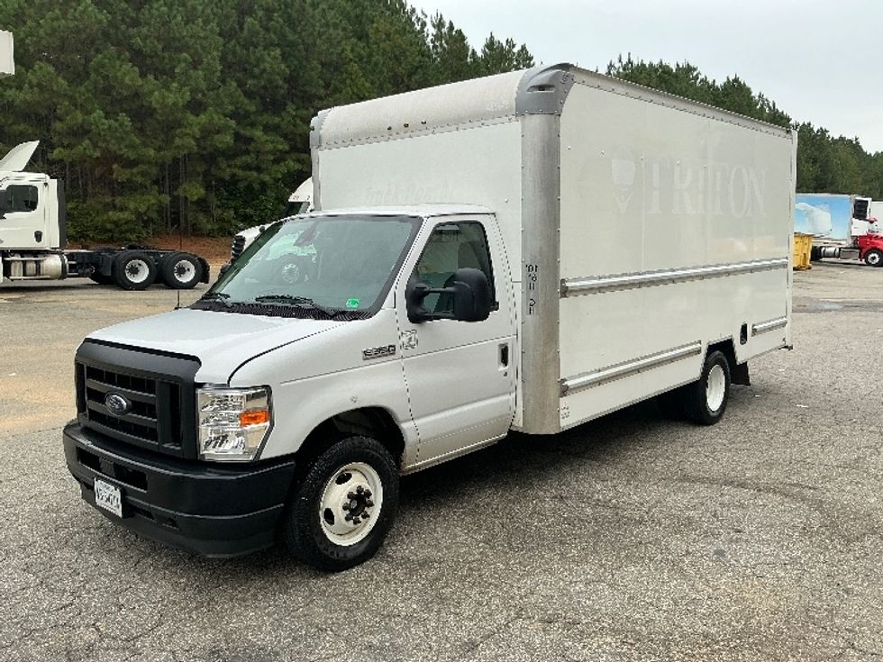 Light Duty Box Truck-Light and Medium Duty Trucks-Ford-2022-E350-Prince George-VA-110,237\n\t\tmiles-$ 30,250 - Image 3