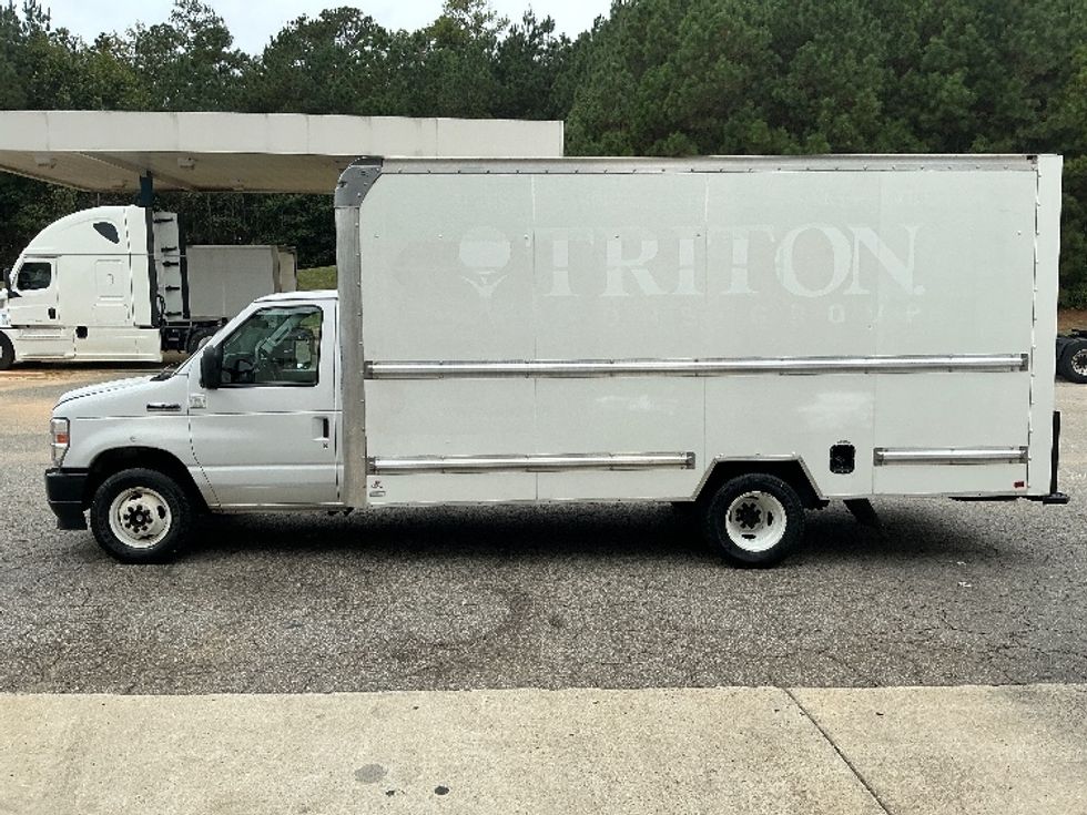 Light Duty Box Truck-Light and Medium Duty Trucks-Ford-2022-E350-Prince George-VA-110,237\n\t\tmiles-$ 30,250 - Image 4