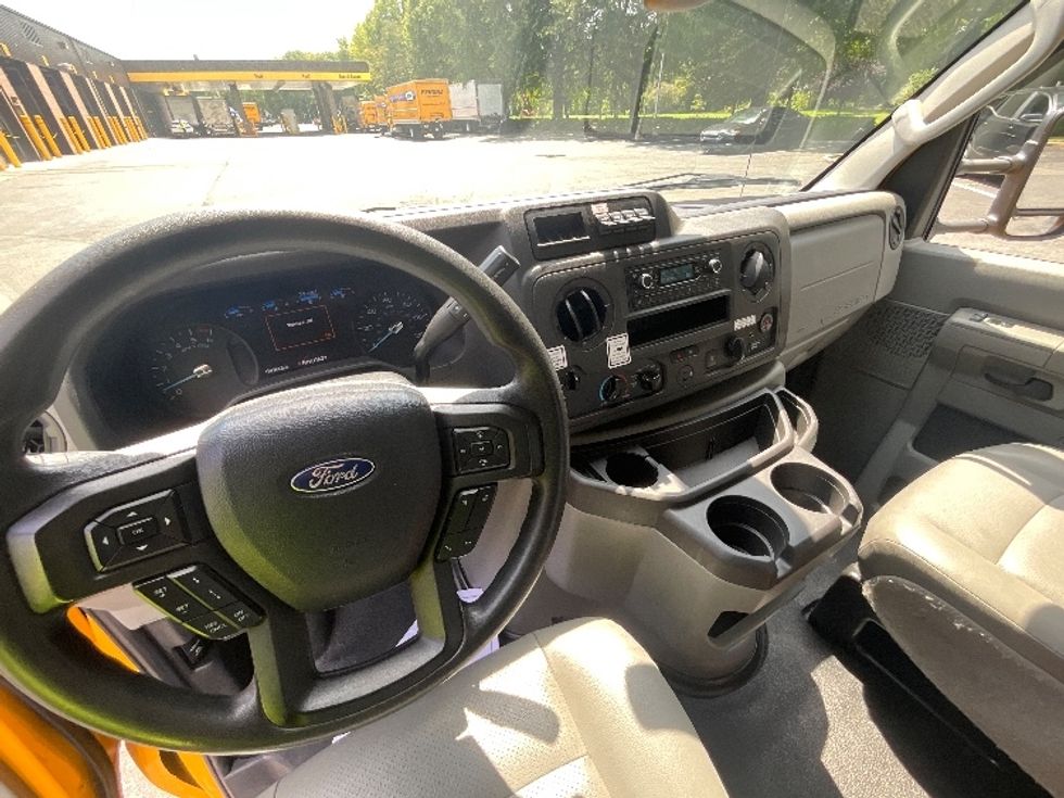 Light Duty Box Truck-Light and Medium Duty Trucks-Ford-2022-E350-Reading-PA-130,133\n\t\tmiles-$ 22,750 - Image 17