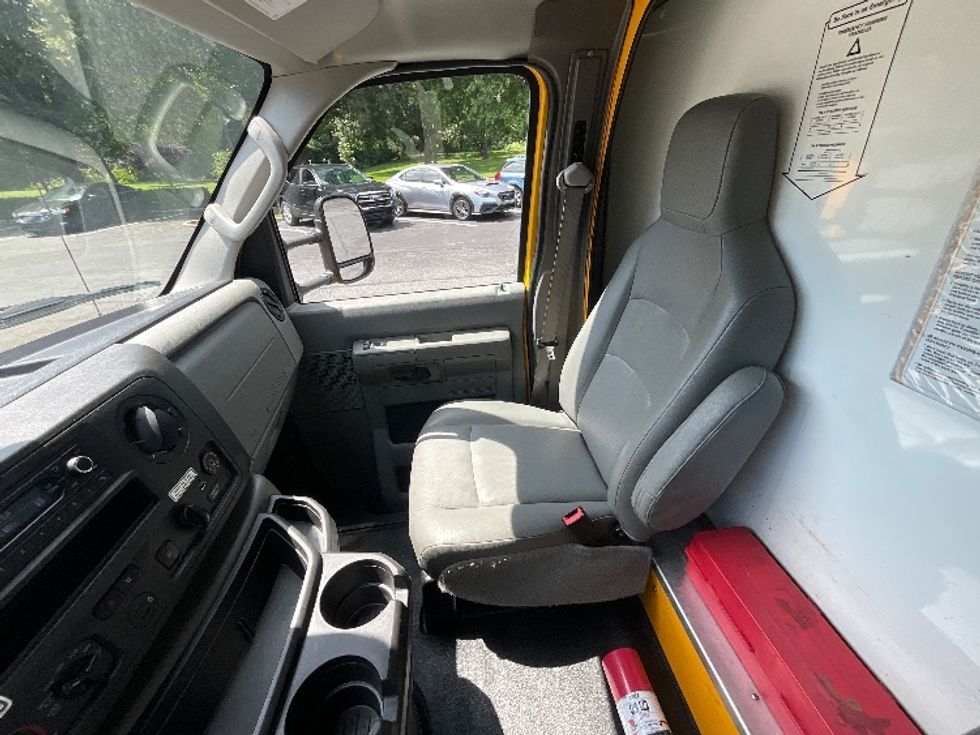 Light Duty Box Truck-Light and Medium Duty Trucks-Ford-2022-E350-Reading-PA-130,133\n\t\tmiles-$ 22,750 - Image 19