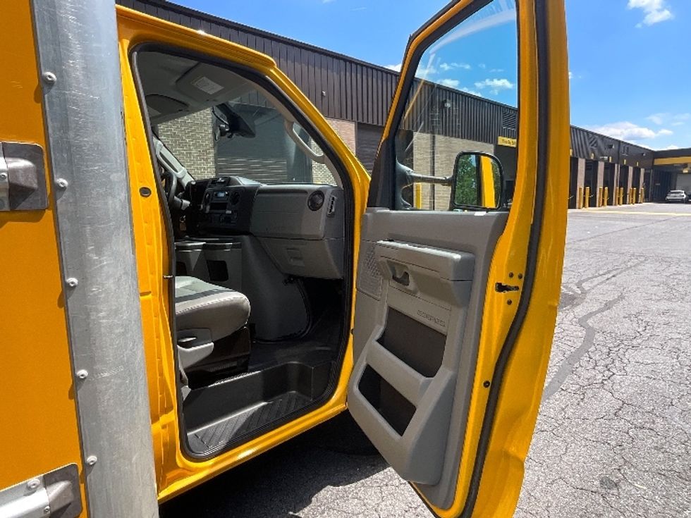 Light Duty Box Truck-Light and Medium Duty Trucks-Ford-2022-E350-Reading-PA-130,133\n\t\tmiles-$ 22,750 - Image 20