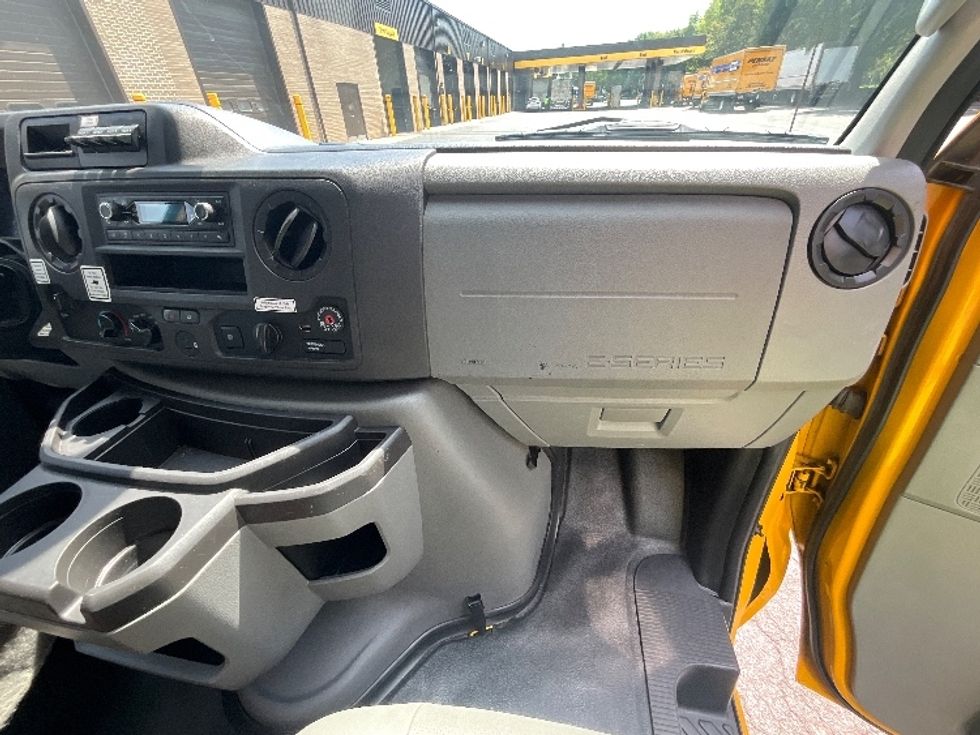 Light Duty Box Truck-Light and Medium Duty Trucks-Ford-2022-E350-Reading-PA-130,133\n\t\tmiles-$ 22,750 - Image 21