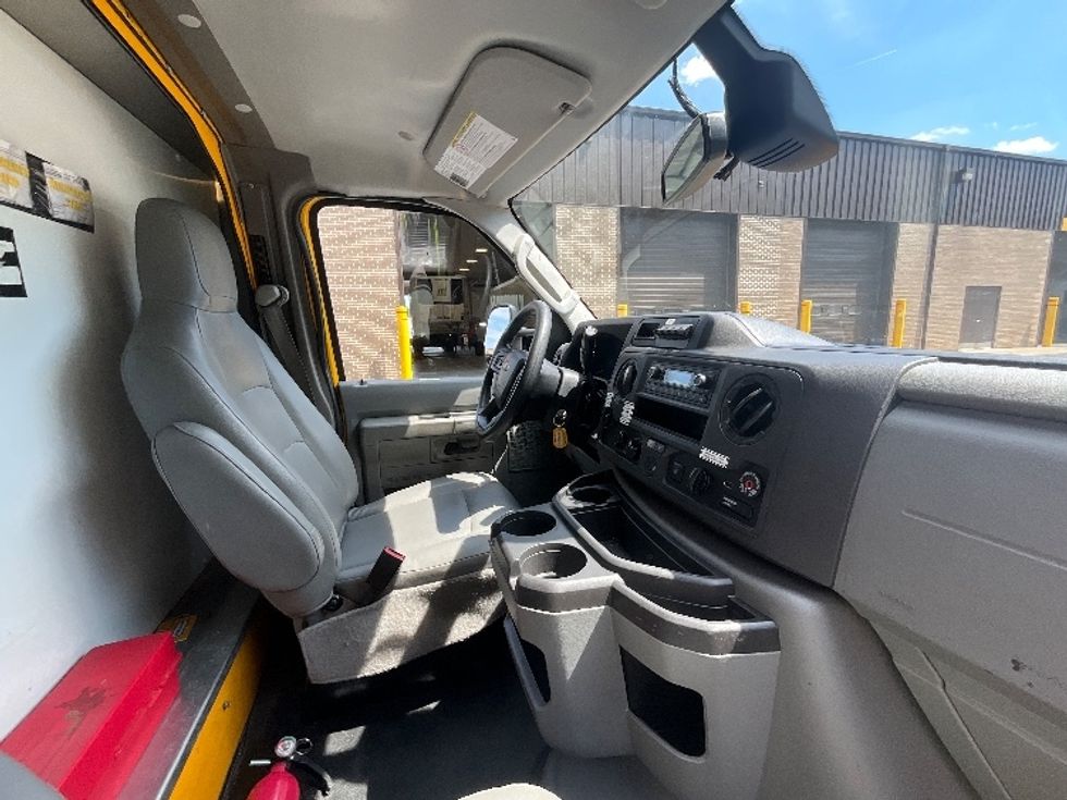 Light Duty Box Truck-Light and Medium Duty Trucks-Ford-2022-E350-Reading-PA-130,133\n\t\tmiles-$ 22,750 - Image 22