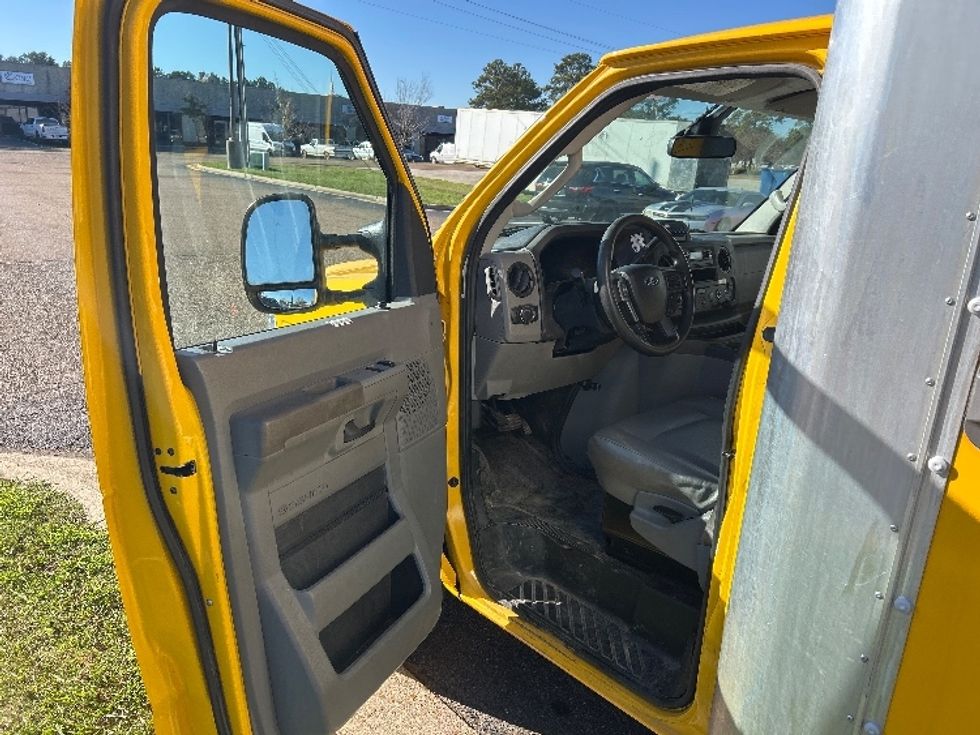 Light Duty Box Truck-Light and Medium Duty Trucks-Ford-2022-E350-Richland-MS-93,650\n\t\tmiles-$ 28,500 - Image 16