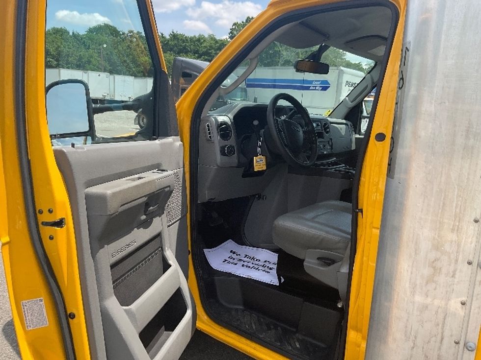 Light Duty Box Truck-Light and Medium Duty Trucks-Ford-2022-E350-Richmond-VA-120,203\n\t\tmiles-$ 30,250 - Image 15