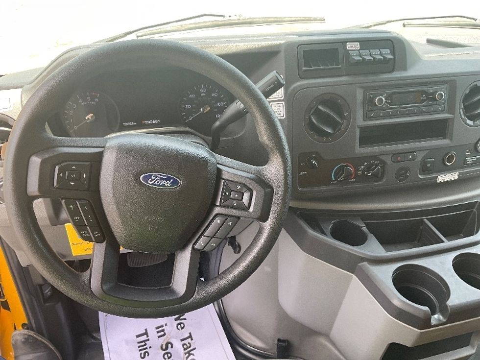 Light Duty Box Truck-Light and Medium Duty Trucks-Ford-2022-E350-Richmond-VA-120,203\n\t\tmiles-$ 30,250 - Image 17