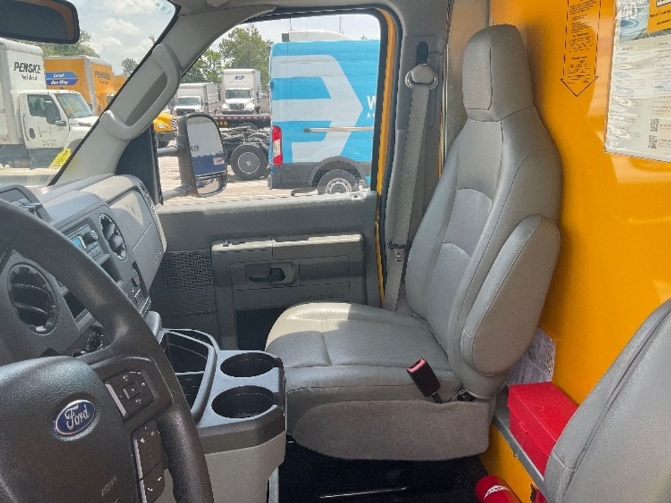 Light Duty Box Truck-Light and Medium Duty Trucks-Ford-2022-E350-Richmond-VA-120,203\n\t\tmiles-$ 30,250 - Image 18