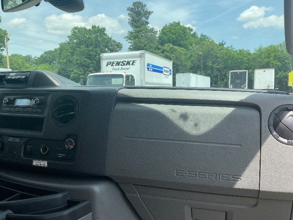 Light Duty Box Truck-Light and Medium Duty Trucks-Ford-2022-E350-Richmond-VA-120,203\n\t\tmiles-$ 30,250 - Image 20