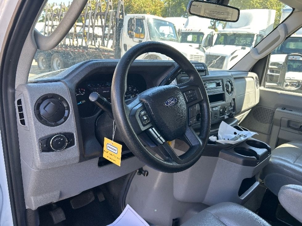 Light Duty Box Truck-Light and Medium Duty Trucks-Ford-2022-E350-Riviera Beach-FL-69,571\n\t\tmiles-$ 38,750 - Image 15