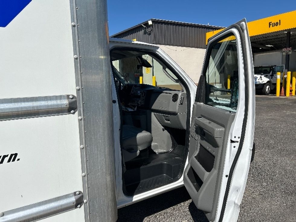 Light Duty Box Truck-Light and Medium Duty Trucks-Ford-2022-E350-Riviera Beach-FL-69,571\n\t\tmiles-$ 38,750 - Image 17