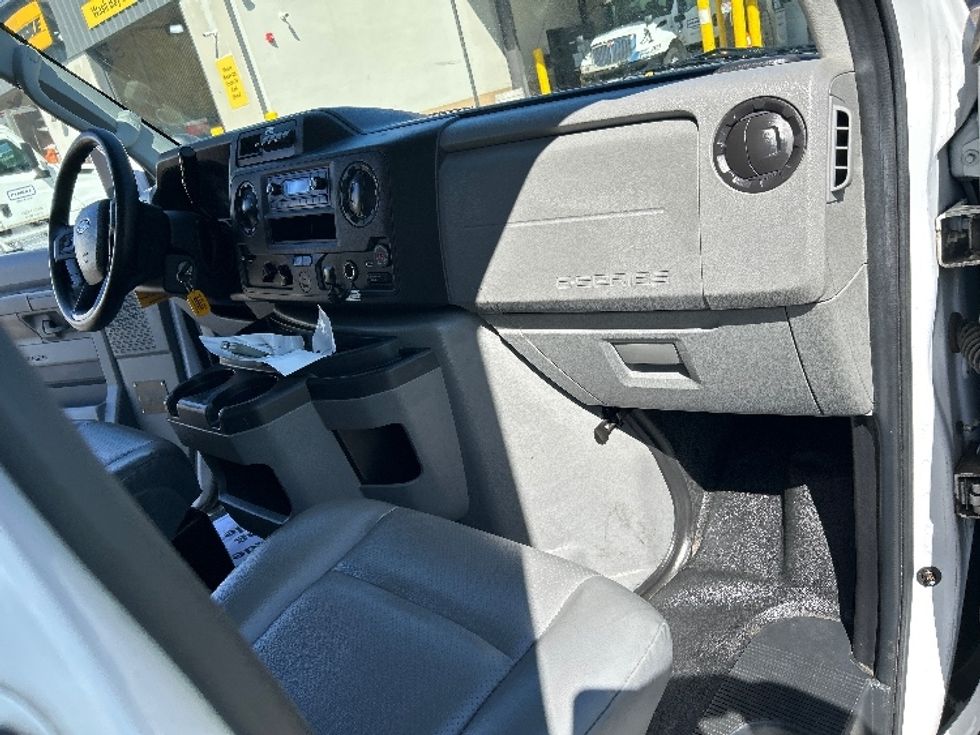 Light Duty Box Truck-Light and Medium Duty Trucks-Ford-2022-E350-Riviera Beach-FL-69,571\n\t\tmiles-$ 38,750 - Image 18