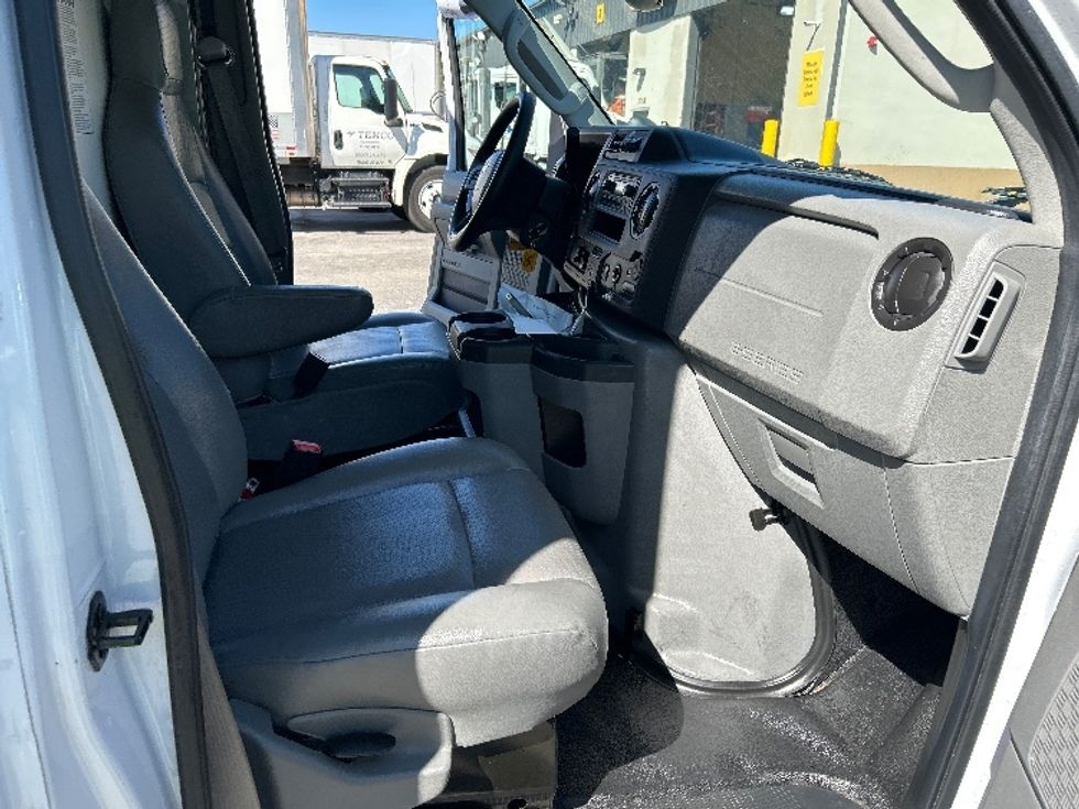Light Duty Box Truck-Light and Medium Duty Trucks-Ford-2022-E350-Riviera Beach-FL-69,571\n\t\tmiles-$ 38,750 - Image 19