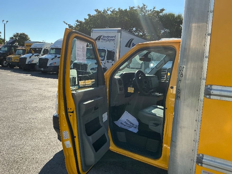 Light Duty Box Truck-Light and Medium Duty Trucks-Ford-2022-E350-Riviera Beach-FL-88,744\n\t\tmiles-$ 30,500 - Image 14
