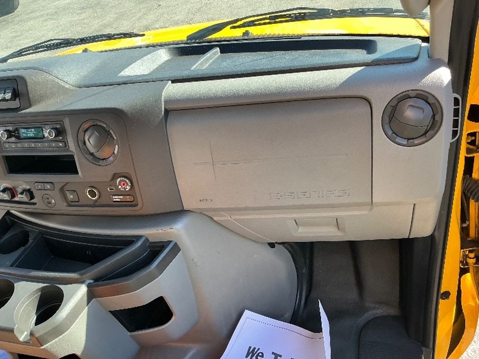 Light Duty Box Truck-Light and Medium Duty Trucks-Ford-2022-E350-Riviera Beach-FL-88,744\n\t\tmiles-$ 30,500 - Image 19