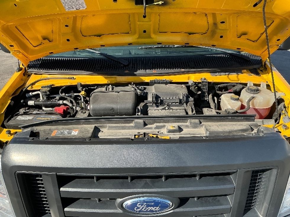 Light Duty Box Truck-Light and Medium Duty Trucks-Ford-2022-E350-Riviera Beach-FL-88,744\n\t\tmiles-$ 30,500 - Image 21