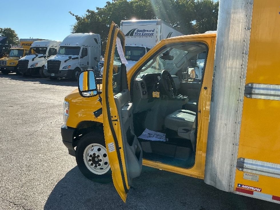 Light Duty Box Truck-Light and Medium Duty Trucks-Ford-2022-E350-Riviera Beach-FL-89,038\n\t\tmiles-$ 30,500 - Image 14
