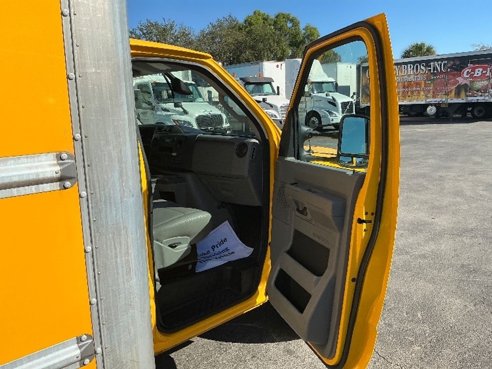 Light Duty Box Truck-Light and Medium Duty Trucks-Ford-2022-E350-Riviera Beach-FL-89,038\n\t\tmiles-$ 30,500 - Image 18