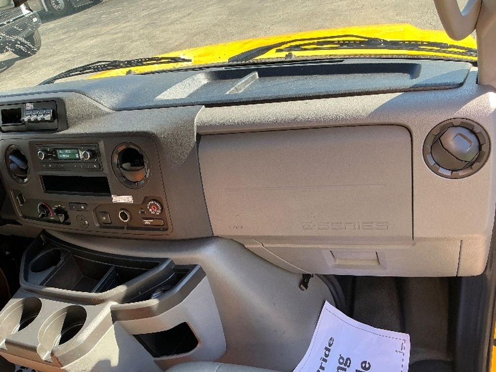 Light Duty Box Truck-Light and Medium Duty Trucks-Ford-2022-E350-Riviera Beach-FL-89,038\n\t\tmiles-$ 30,500 - Image 19