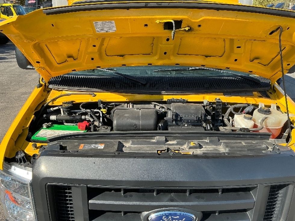 Light Duty Box Truck-Light and Medium Duty Trucks-Ford-2022-E350-Riviera Beach-FL-89,038\n\t\tmiles-$ 30,500 - Image 21