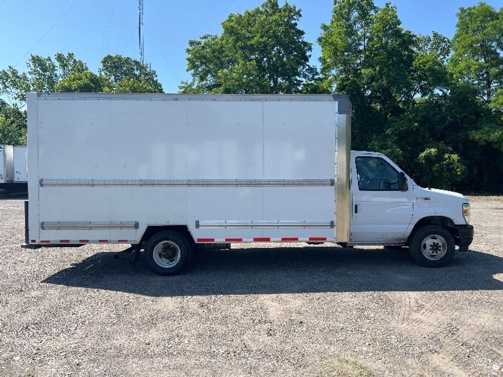 Light Duty Box Truck-Light and Medium Duty Trucks-Ford-2022-E350-Rochester-NY-102,546\n\t\tmiles-$ 28,250 - Image 15