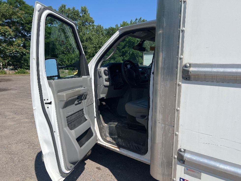 Light Duty Box Truck-Light and Medium Duty Trucks-Ford-2022-E350-Rochester-NY-102,546\n\t\tmiles-$ 28,250 - Image 16