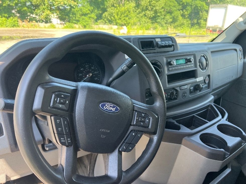 Light Duty Box Truck-Light and Medium Duty Trucks-Ford-2022-E350-Rochester-NY-102,546\n\t\tmiles-$ 28,250 - Image 17