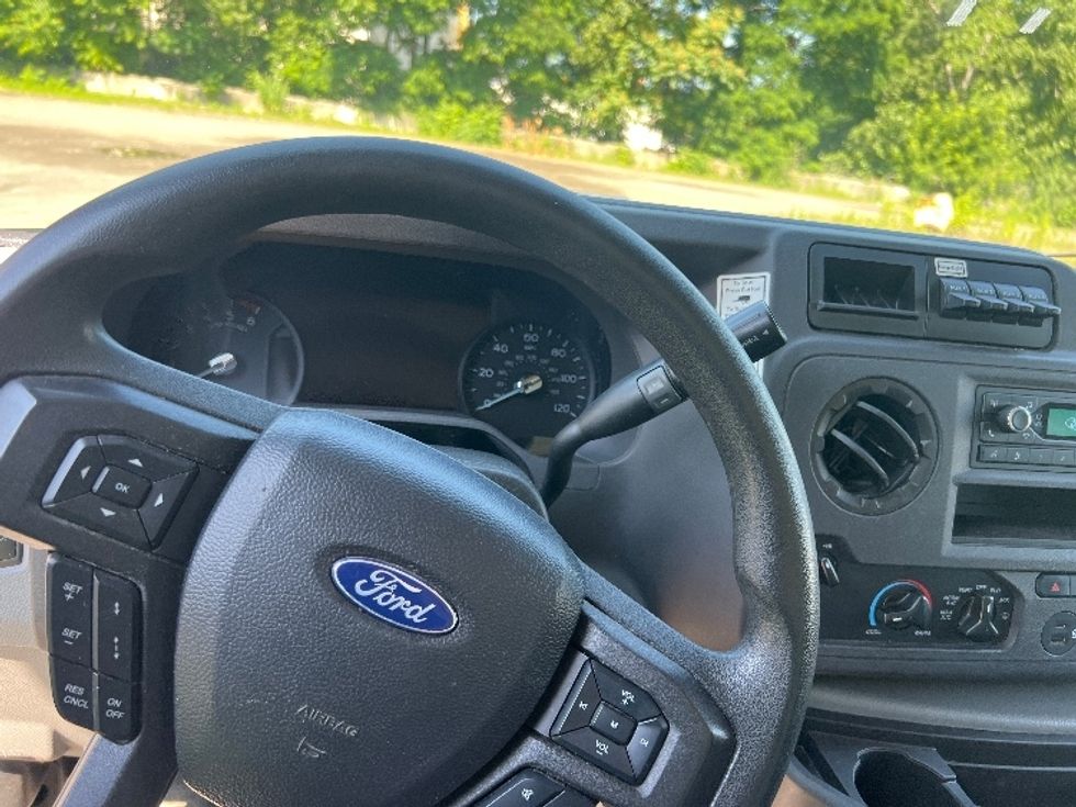 Light Duty Box Truck-Light and Medium Duty Trucks-Ford-2022-E350-Rochester-NY-102,546\n\t\tmiles-$ 28,250 - Image 18