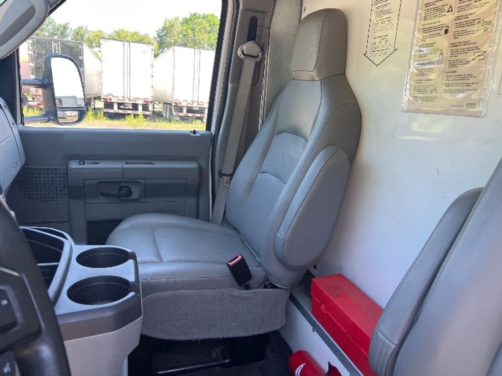 Light Duty Box Truck-Light and Medium Duty Trucks-Ford-2022-E350-Rochester-NY-102,546\n\t\tmiles-$ 28,250 - Image 19